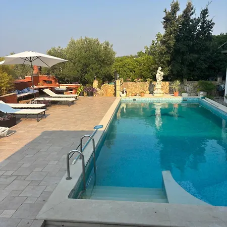 With Swimming Pool Gorana * Jelsa (Hvar)