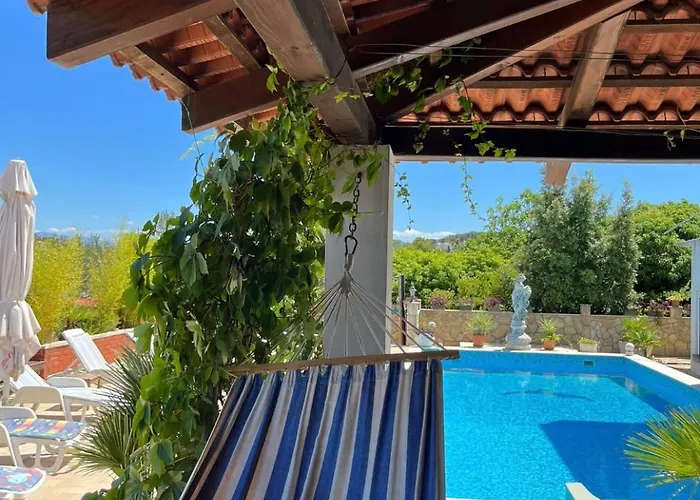With Swimming Pool Gorana Casa de hóspedes