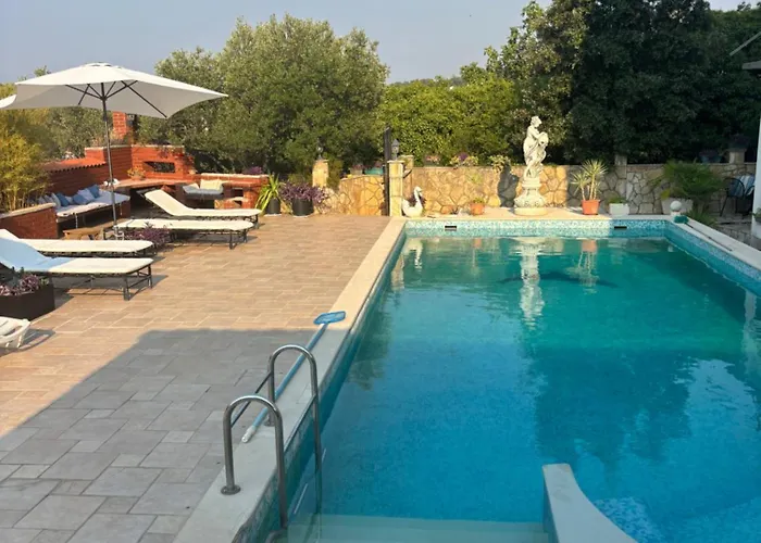 With Swimming Pool Gorana * Jelsa (Hvar)