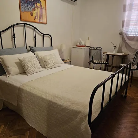 Gostinjska kuća With Swimming Pool Gorana Jelsa (Hvar)