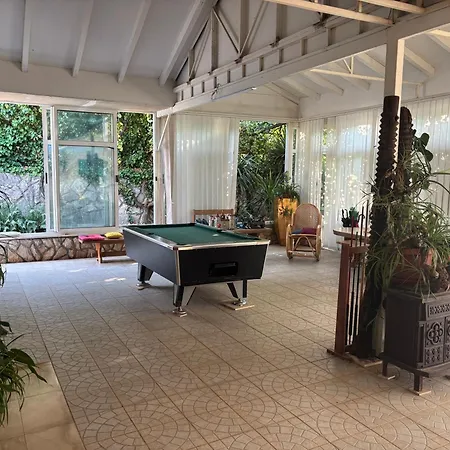 Gostinjska kuća With Swimming Pool Gorana Jelsa (Hvar)