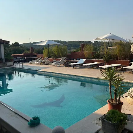 With Swimming Pool Gorana Jelsa (Hvar)